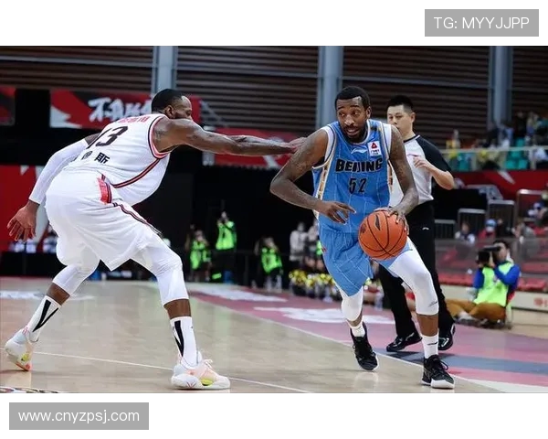 马丁内斯的传奇之路：从青涩球员到世界级教练的蜕变与成就